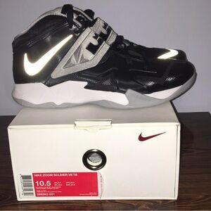 Nike Zoom Soldier VII